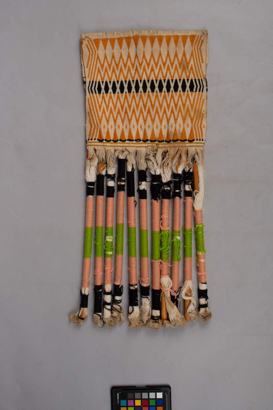 2 gewebte Angami-Naga-Schurze