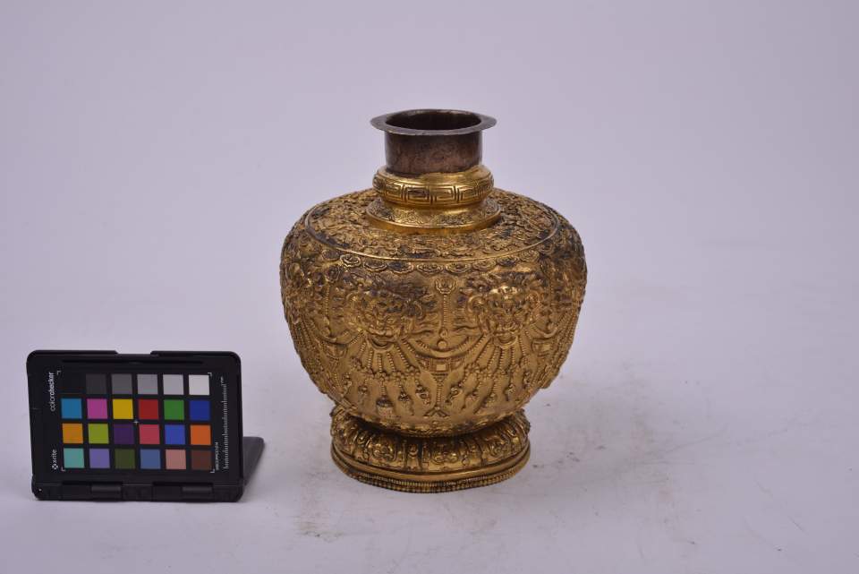 Vase, Ritual-Vase für ein Mandala, Tibet 17. Jh.