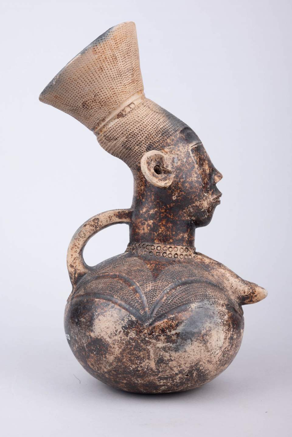 Henkelgefäss in Frauengestalt