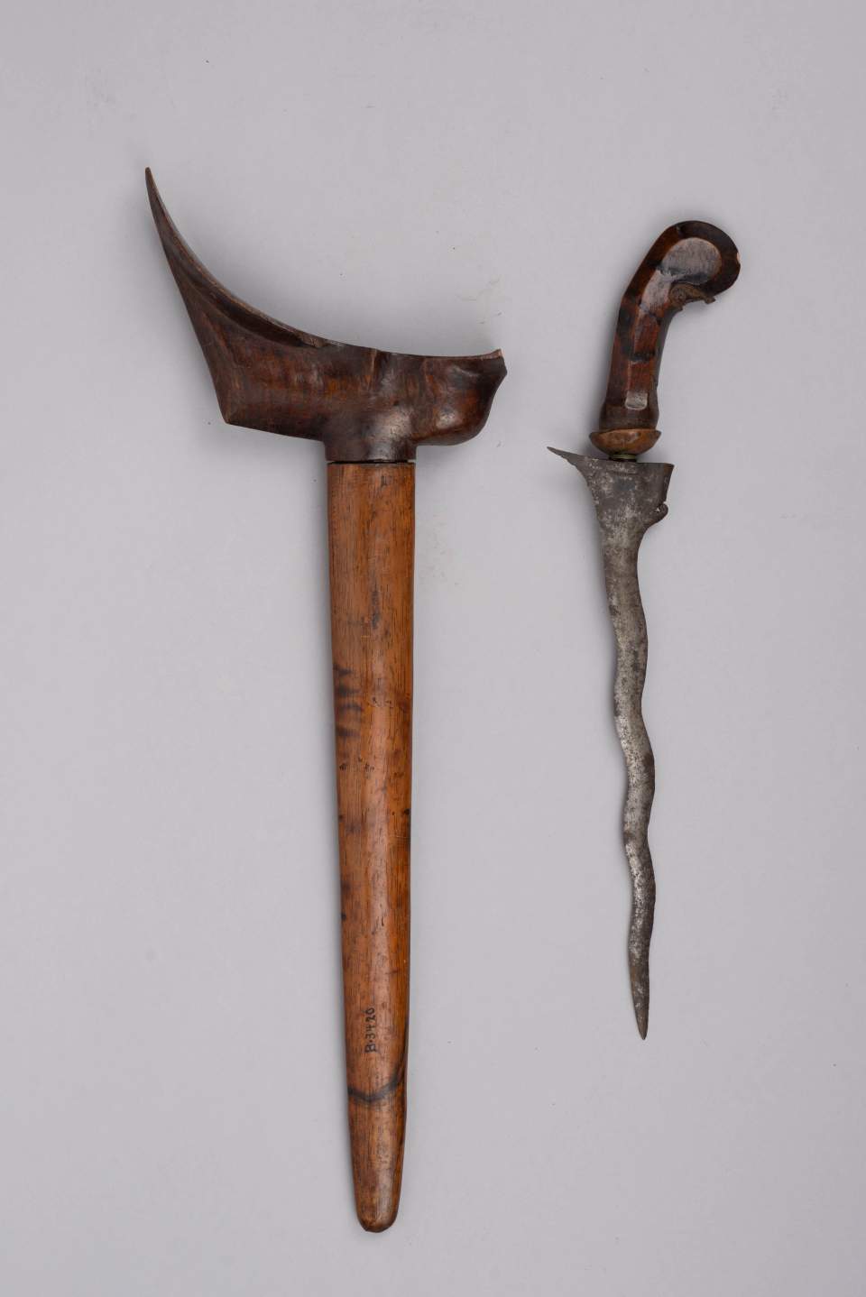 Keris mit Scheide, Dolch