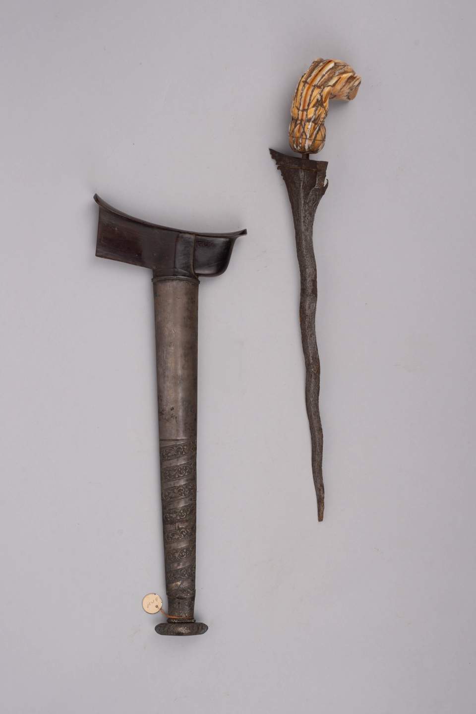 Keris mit Scheide, Dolch