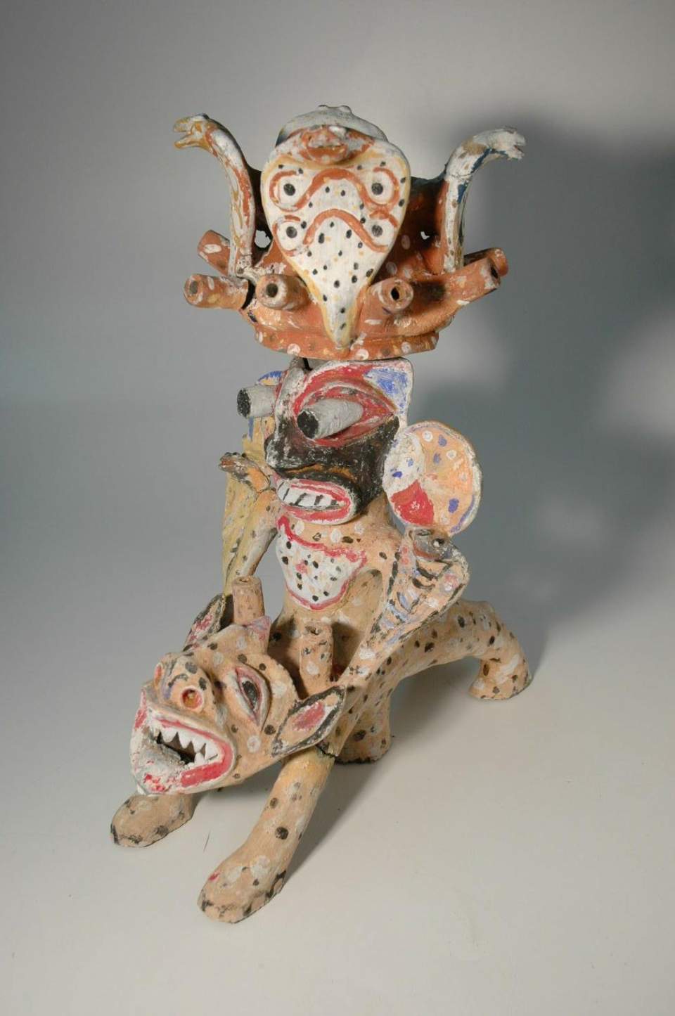 Punawa, dreiteilig, bemalte Tonfigur
