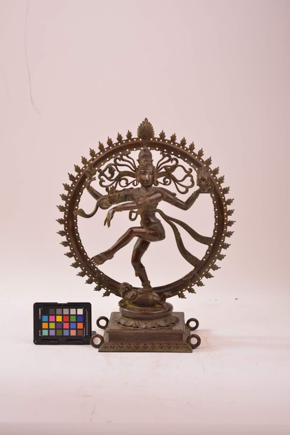 Shiva nataraja, in Flammenkranz