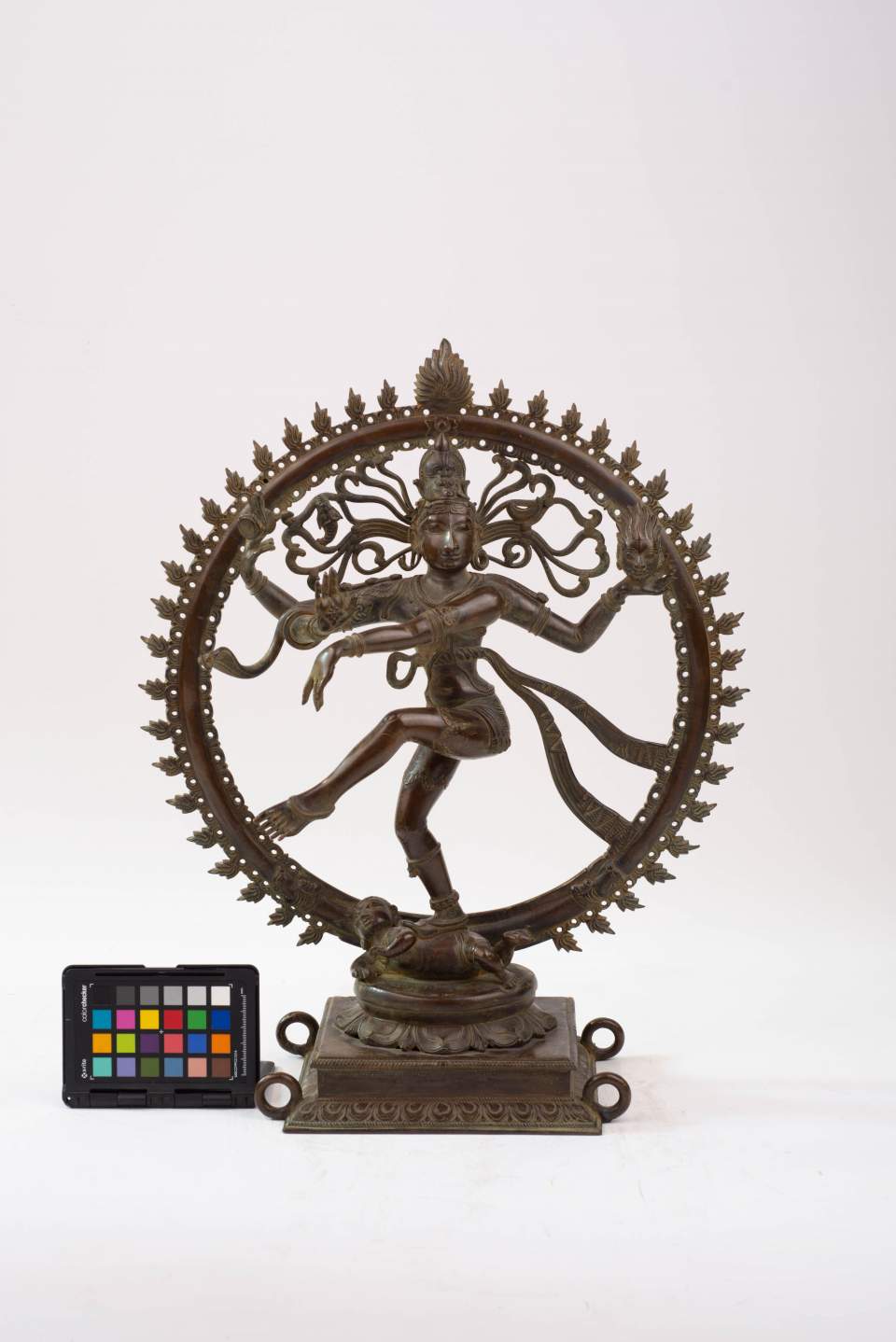 Shiva nataraja, in Flammenkranz