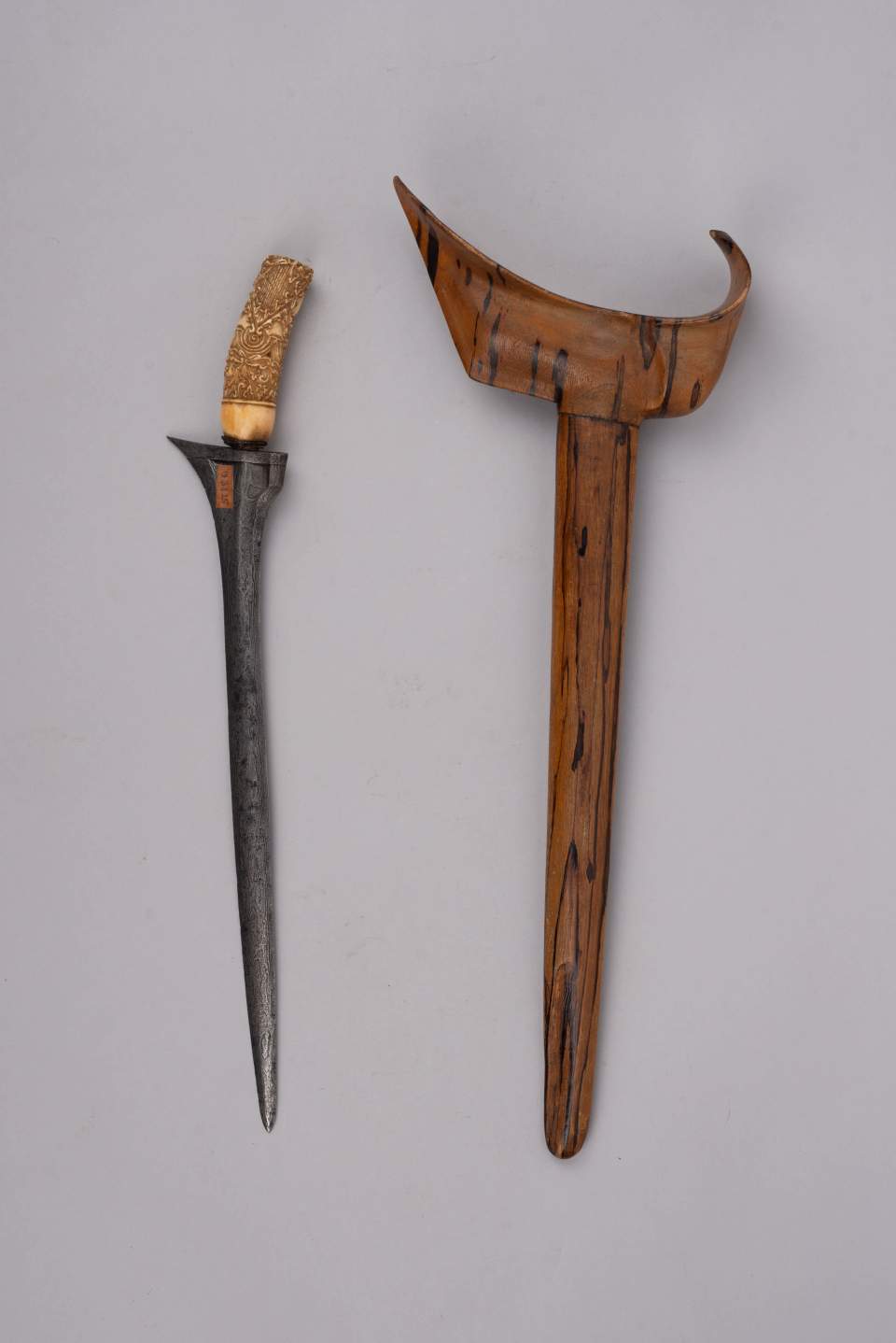 Keris mit Scheide, Dolch