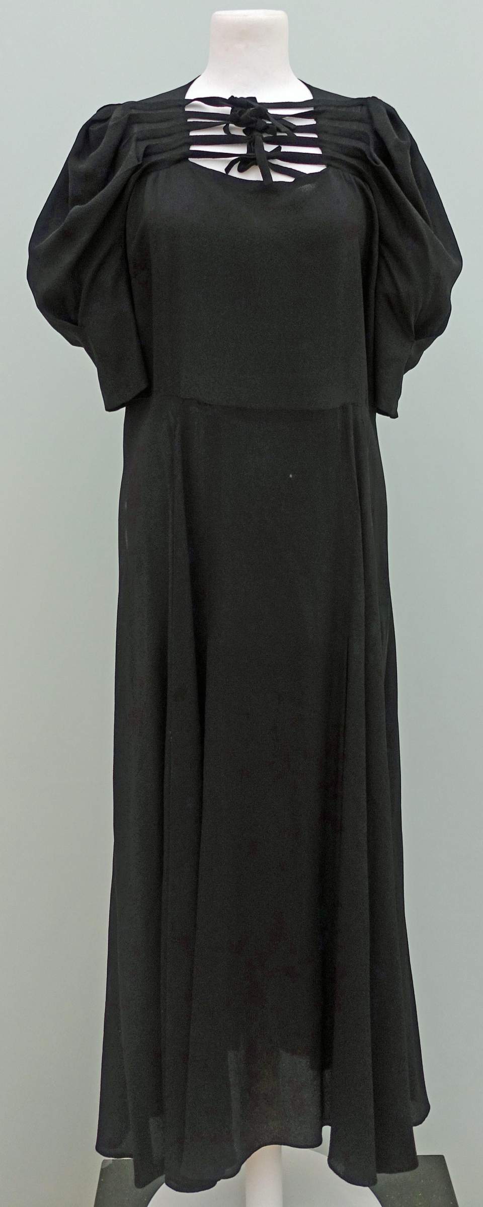Schwarzes Damenkleid, Abendkleid von Agnes Stauss-Rhomberg