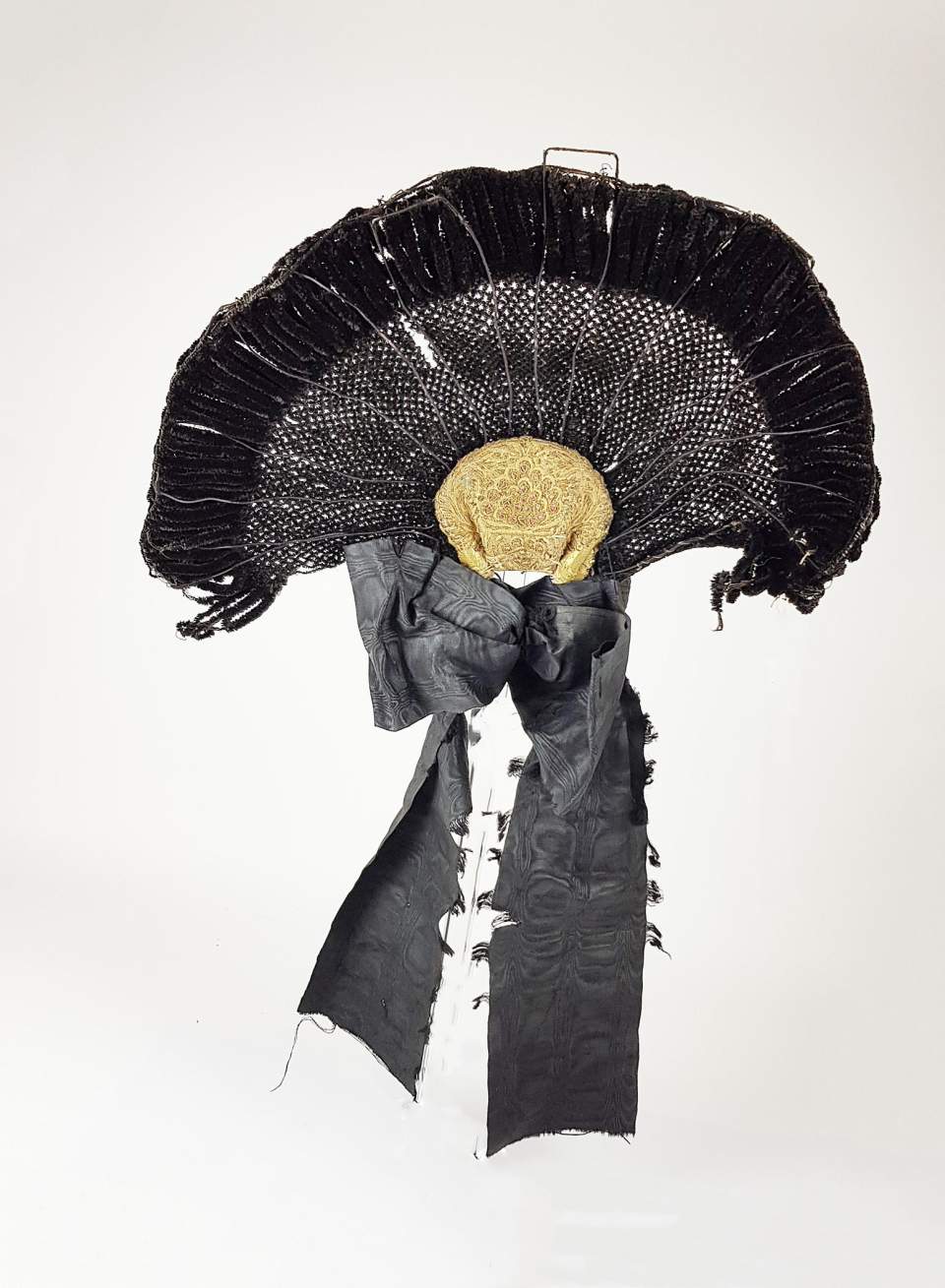 Schwarze Chenille-Radhaube; Fürstenland SG, 1840 - 1860 (?), Trachtenhaube