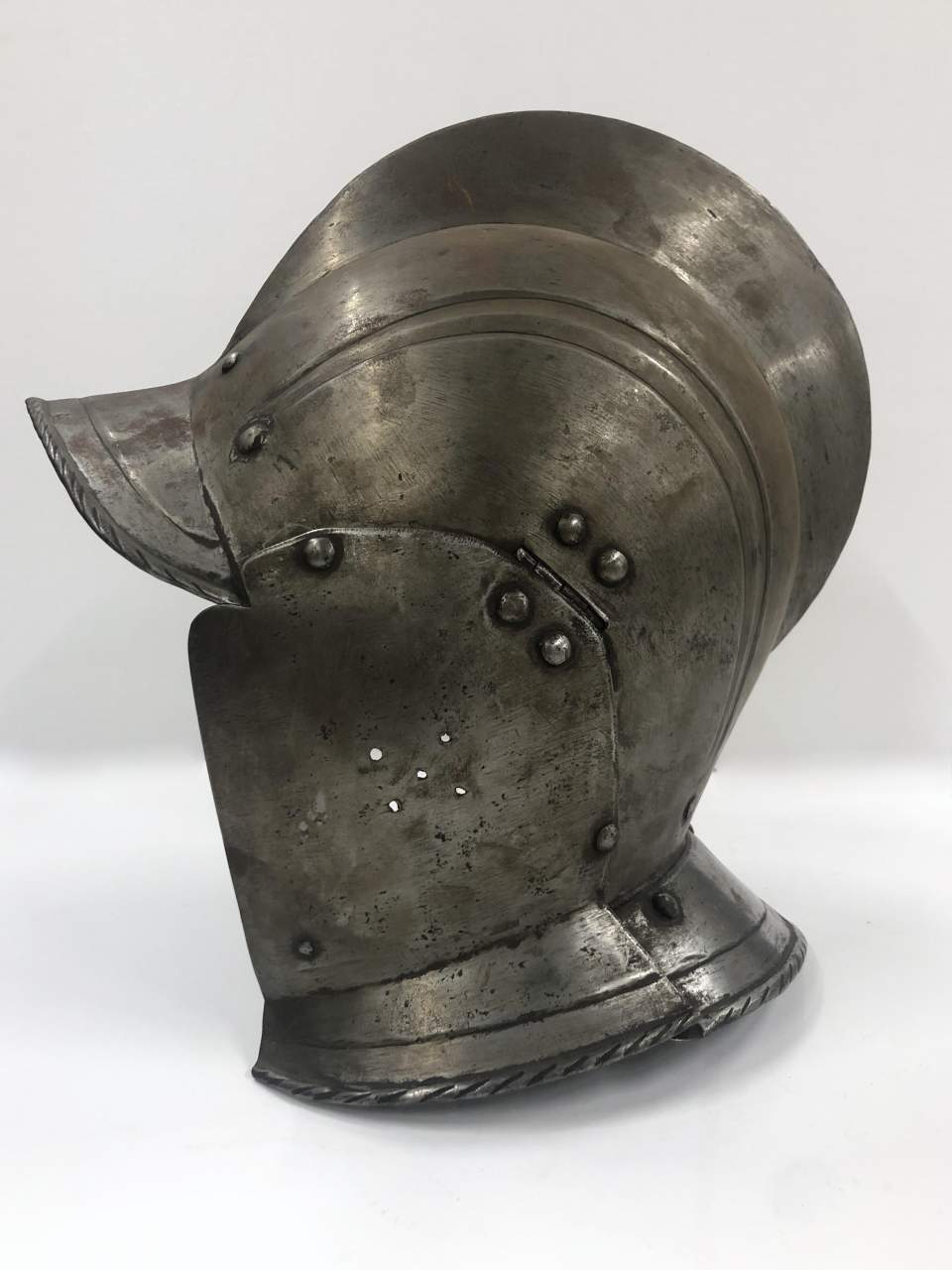 Sturmhaube, starker Kamm, Wangenschutz, 17. Jh.