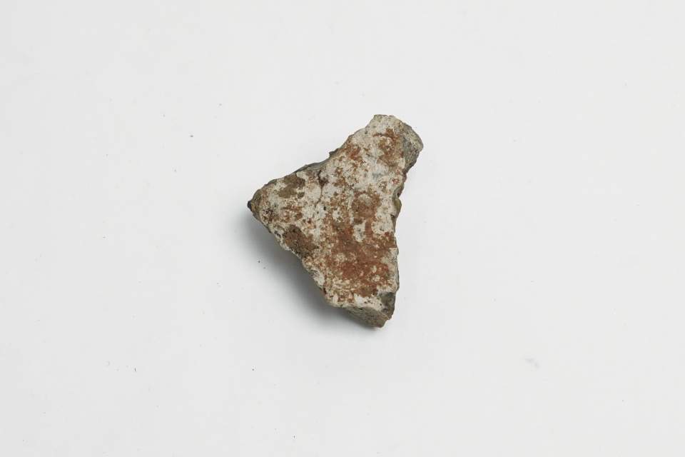 Fragment eines Palastverputzes 