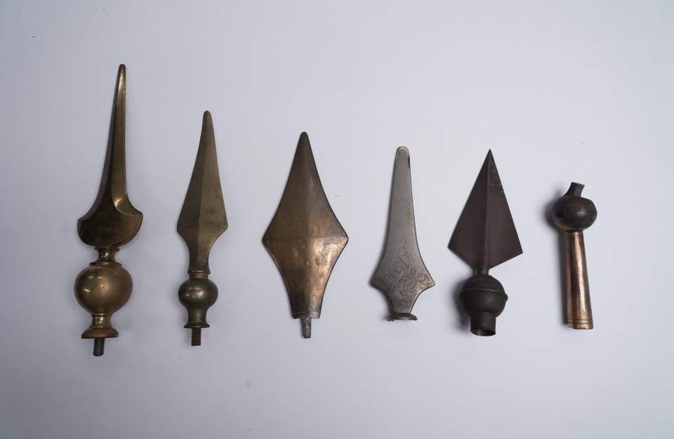 Verschiedene Fahnenspitzen