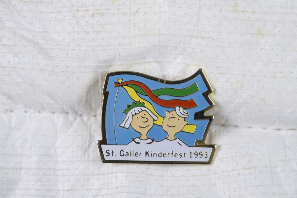Kinderfest-Abzeichen, Pin
