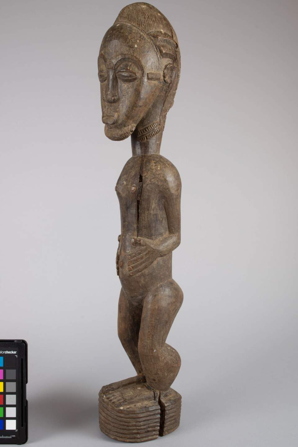 Weibliche Holzfigur 