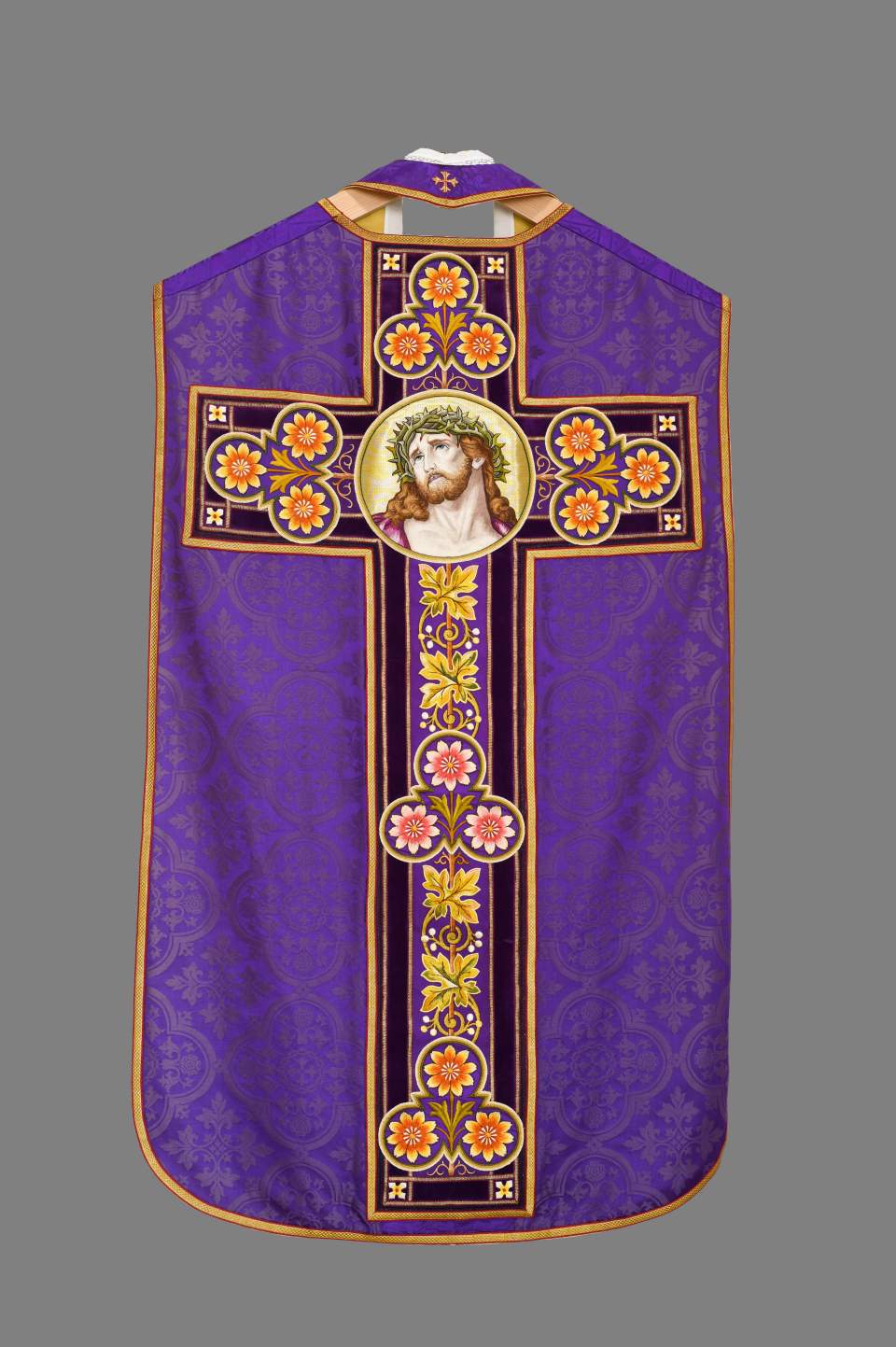 Kasel (Messgewand) mit Stola, Kelchvelum, Bursa und Manipel
