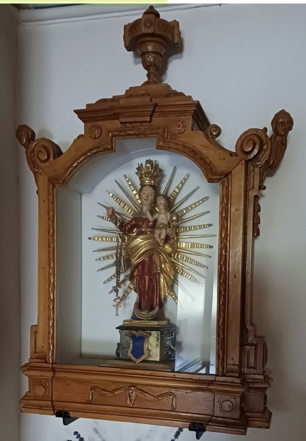 Madonna im Gehäuse