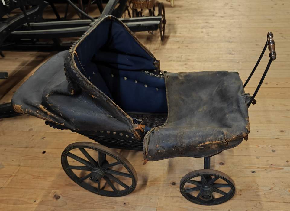 Ein kleiner Wagen für Kinder, Kinderwagen