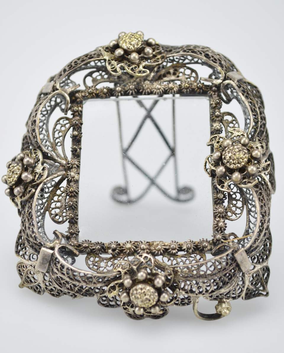 Filigranarbeit in Form eines kleinen Rähmchens